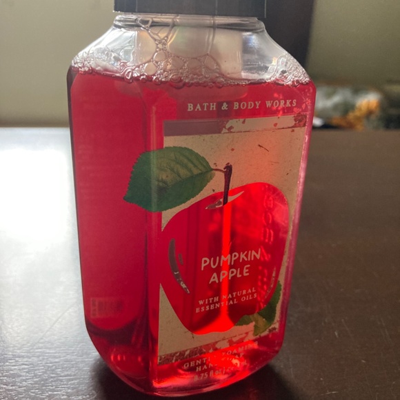 Bath and Body Works Gentle Foaming Hand Soap Pumpkin Apple & Warm Vanilla Sugar - Picture 4 of 5
